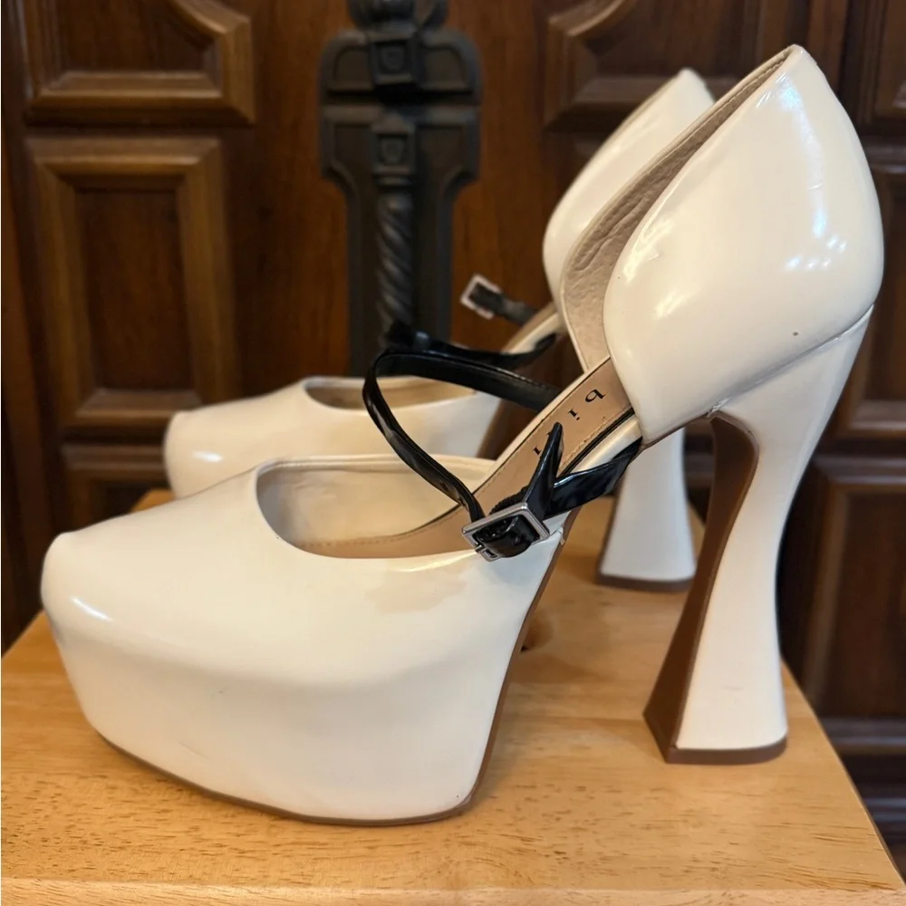 Giani Bernini Cream and Black Platform Heels